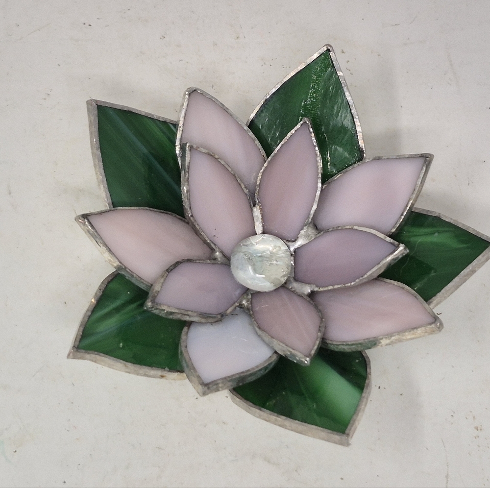 Stained Glass Lotus Flower Decor - Picture 3 of 6